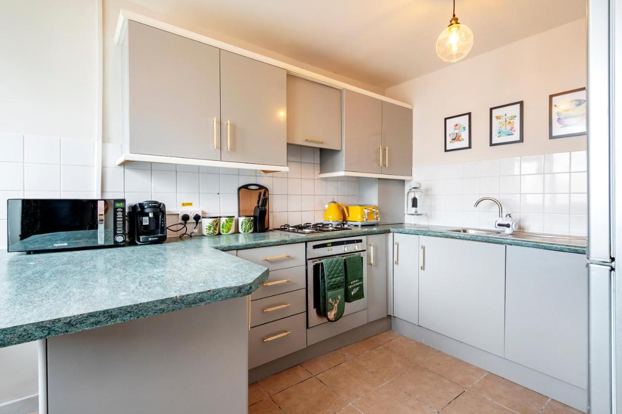 Lovely 4 Bedroom Flat In Wandsworth- London Exterior photo